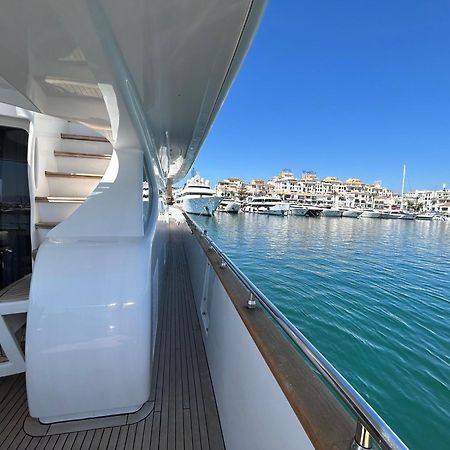 Super Yacht Located In Puerto Banus Otel Marbella Dış mekan fotoğraf