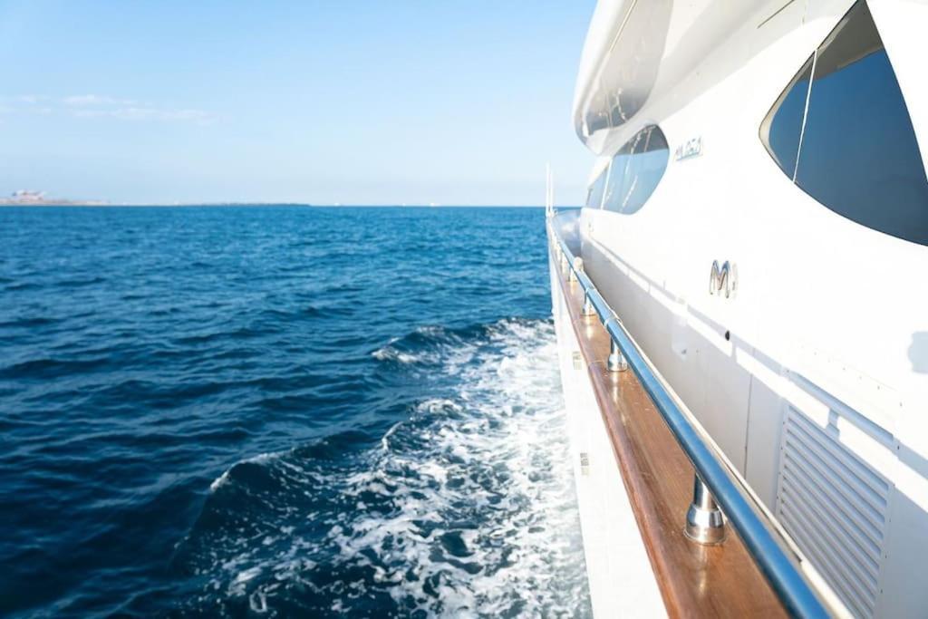 Super Yacht Located In Puerto Banus Otel Marbella Dış mekan fotoğraf