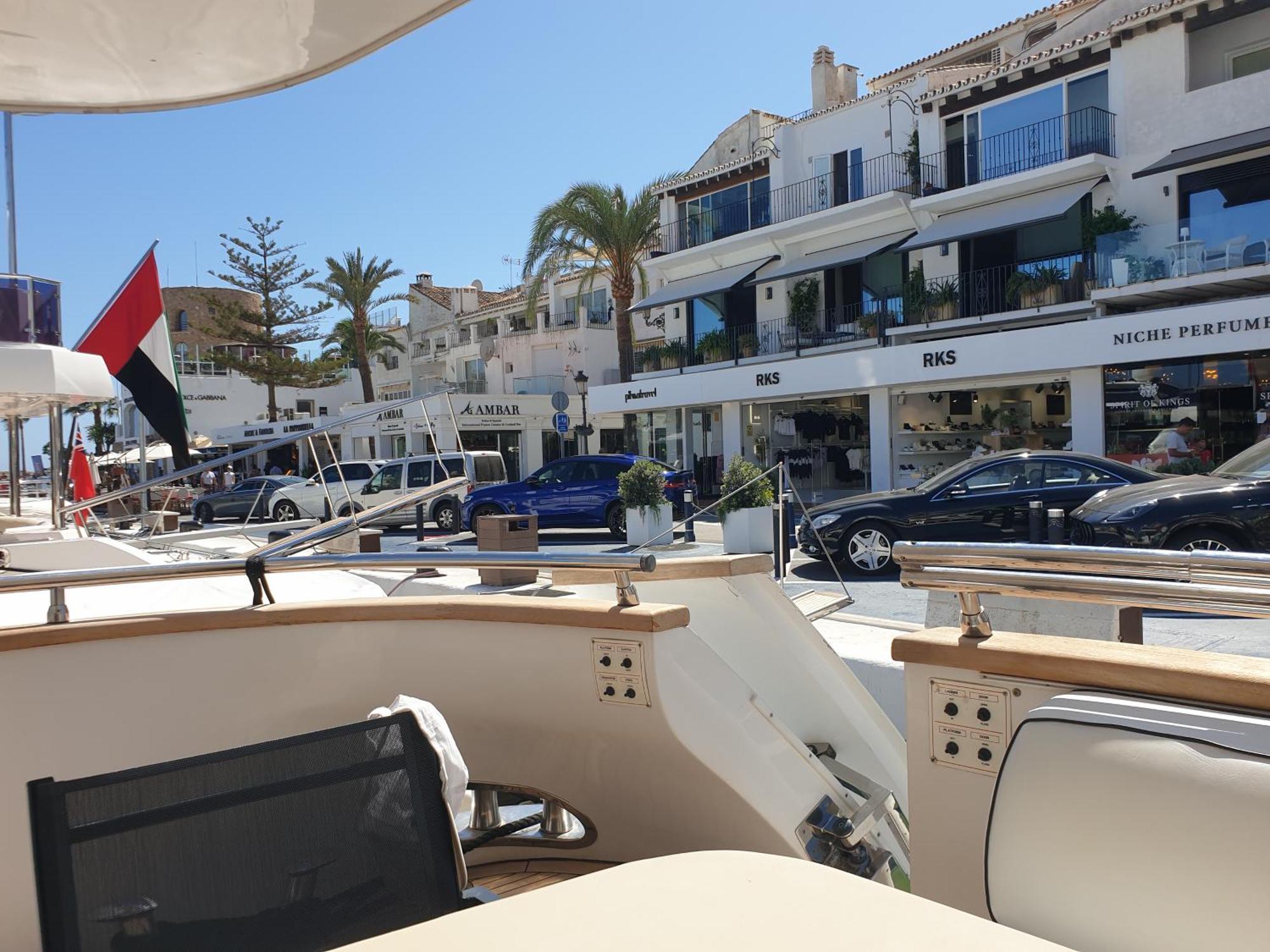 Super Yacht Located In Puerto Banus Otel Marbella Dış mekan fotoğraf